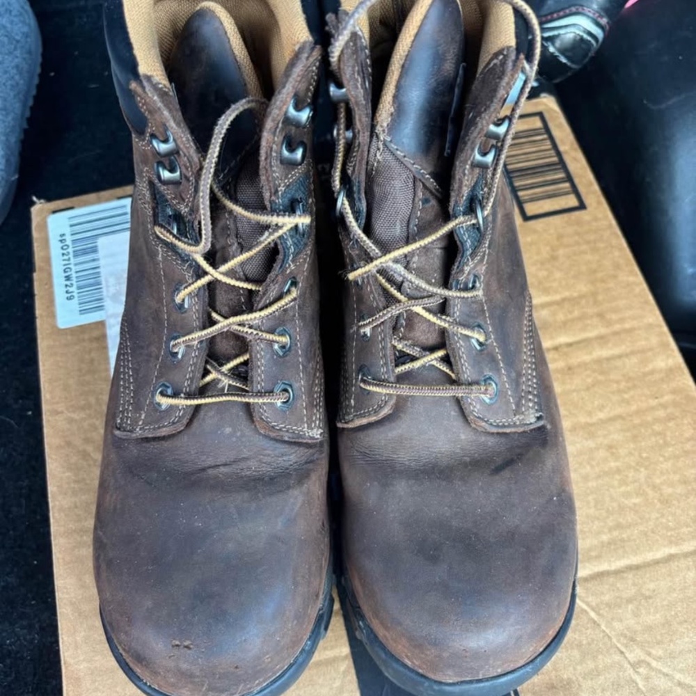 Carhartt composite toe boots